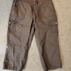Womens capris cargo brown size 10